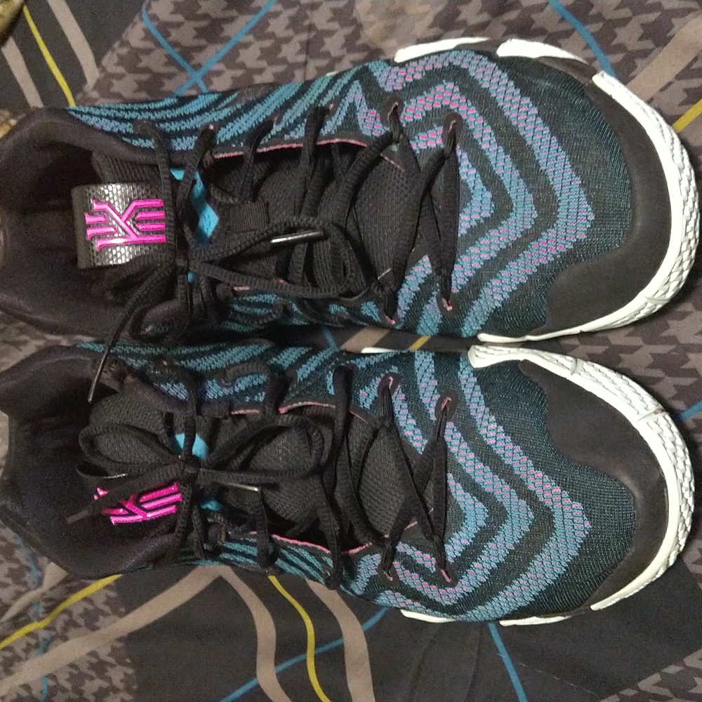 Kyrie 4